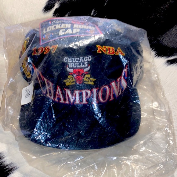 Logo Athletic Other - Vintage Chicago Bulls 1997 Championship Hat with tags.